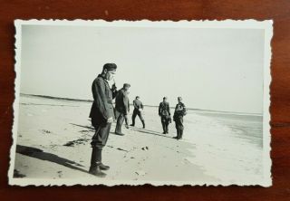 Ww2 German Army Photo - Soldiers On A Beach 9 X 6 Cm