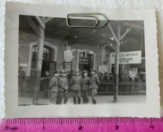 05 Ww2 Orig.  Photo German Officers Soldiers Medal Wehrmacht Sign Text 3 X 4 Inch