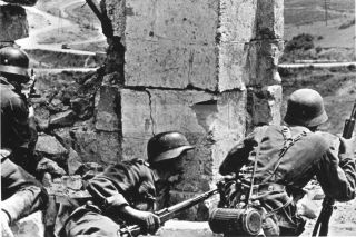 Ww2 Photo German Machine Gunners In Position Near Sevastopol 1113