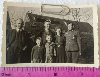 09 Ww2 Orig.  Photo German Nc Officer Soldier Medal Badge Family Kids 2.  5 X 3.  5