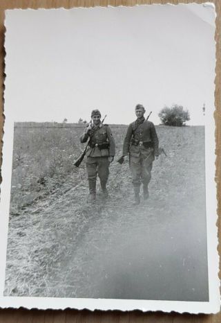 Ww2 German Army Photo - 2 Soldiers Walking On A Track 10 X 7 Cm