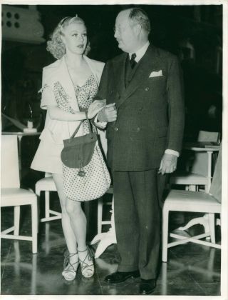 Undated Press Photo Actress Ginger Rogers With Asst.  Sec.  Of Navy H.  Roosevelt