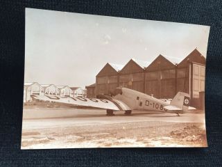 WWII PHOTO CAPTURED ? GERMAN AIRCRAFT PLANE JUNKERS D - 1088 IN FRONT OF HANGER 2