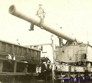 Rare Us Troops W/ Captured German Heavy Railway Artillery Gun (2)