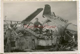 Wwii Photo - Us Gi W/ Captured German Siebel Si 204 ? Plane Wreck