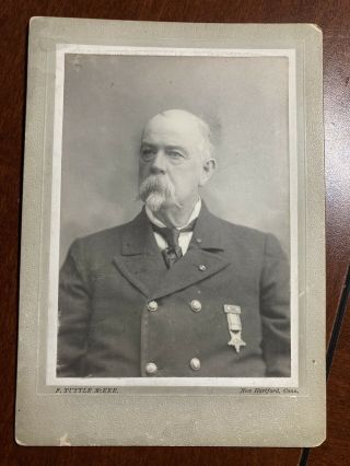 Civil War Veteran Cabinet Card With Medal Gar - Identified