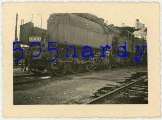 Wwii Us Gi Photo - Overall View Of Marked Captured German ? Steam Locomotive