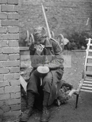 Wwii Photo Captured 15 - Year - Old German Anti - Aircraft Gunner Hans - Georg Henke 923