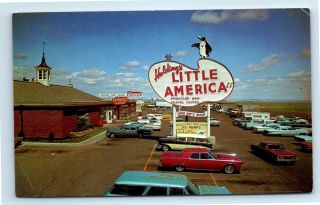 Little America,  Wy Postcard - Old Cars,  Sinclair Service Station - C 1960s