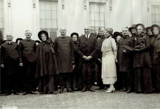 1921 Press Photo President Warren Harding & Wife Meet Salvation Army White House