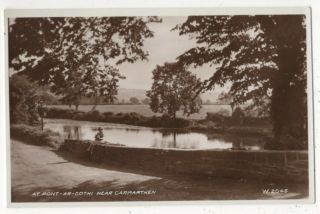 At Pont Ar Cothi Near Carmarthen Vintage Rp Postcard 224c
