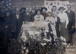 Post Mortem Baby In Coffin,  Photo 1920 - 30 