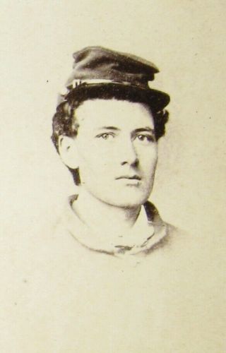 Antique Cdv Photo Of A Handsome Civil War Soldier Wearing A Kepi Hat Chicago Ill