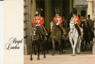 Carte Old Postcard 10x15cm Kingdom England H.  M.  Queen Elizabeth Ii Trooping
