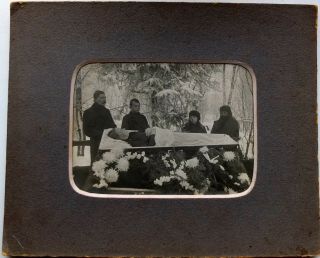 Post Mortem Woman In Coffin,  Family,  Large Photo 1920 - 30 