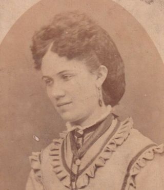 Portrait Of A Pretty Young Lady Victorian Antique Cdv Carte De Visite