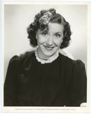 Vaudevillian & Comedian Gracie Allen W/ Police Badge Hair Pin 1939 Photograph