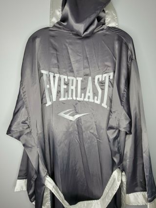 Rare Everlast Full Length Boxing Robe Gray And White Size Large / Xl Pre - Owned