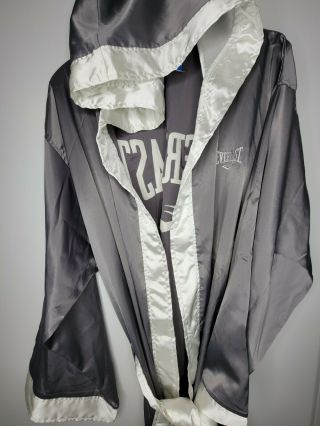 Rare Everlast Full Length Boxing Robe Gray And White Size Large / XL Pre - Owned 2