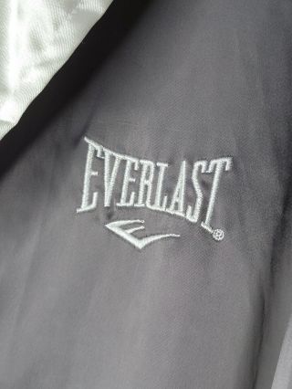 Rare Everlast Full Length Boxing Robe Gray And White Size Large / XL Pre - Owned 3