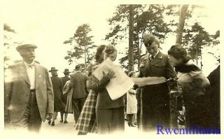 RARE Female Wehrmacht Blitzmädel Helferin Girls Check Maps on Busy Street 2