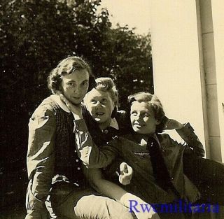 Rare Buddy Pic Trio Female Uniformed Wehrmacht Blitzmädel Helferin Girls