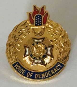 Voice Of Democracy Vfw War Veterans Us Military Pin Badge Rare Vintage (l44)