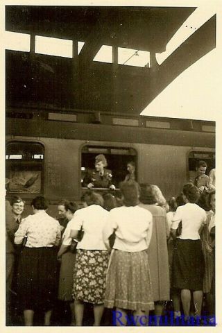 RARE Female Wehrmacht Blitzmädel Helferin Girls at Railway Station (2) 2