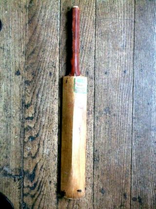RARE VINTAGE CRICKET BAT MADE OF SELECTED WILLOW AND MADE IN PAKISTAN 2