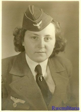 Port.  Photo: Rare Studio Pic Female Luftwaffe Blitzmädel Helferin Girl