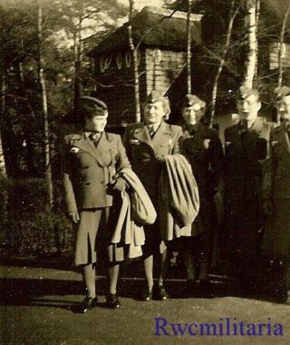 Rare Female Wehrmacht Blitzmädel Helferin Girls Carrying Coats On Road
