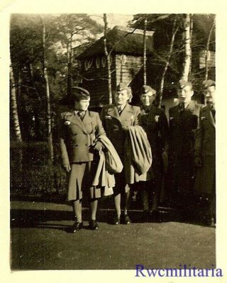 RARE Female Wehrmacht Blitzmädel Helferin Girls Carrying Coats on Road 2