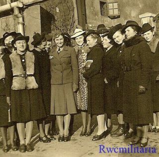 Rare Female Uniformed Wehrmacht Blitzmädel Helferin Girl W/ Friends 1940