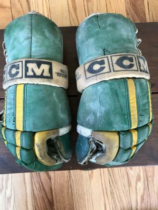 Rare Vintage Ccm Hockey Gloves Ccm Hg 3 Minnesota North Stars Wear Or Display
