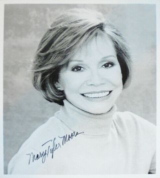 Rare - Mary Tyler Moore - Vintage Tv/comedy Legend Signed/autograph 8x10 Photo