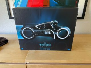 Hot Toys Tron: Legacy Samy Flynn With Light Cycle 1:6 Collectible Set 901247