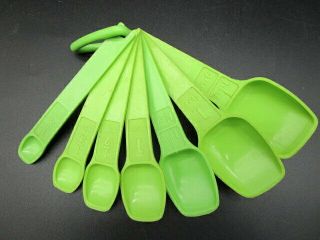 Vintage TUPPERWARE Complete Set 7 Measuring Spoons Apple Lime Green w/ Ring 3