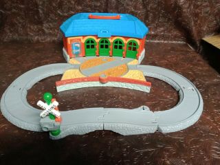 Thomas & Friends Train Take - Along - N - Play Round House Station Carry Case 2002