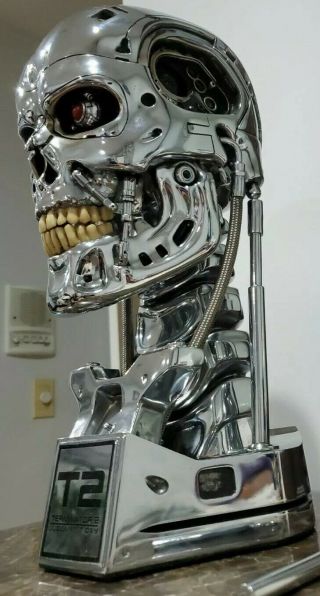 Sideshow Combat Chromed T2 T - 800 Life Size Collectible Endoskull - Chrome