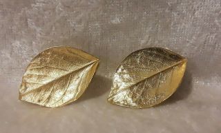 Vintage Crown Trifari Leaf Shaped Textured Gold Plated Earrings Clip On