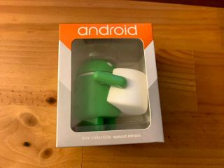 Android Marshmallow Figure By Dead Zebra And Andrew Bell.  Rare