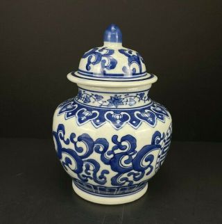 Vintage Large 8.  5 " Blue And White Porcelain Ginger Jar Urn W/ Lid