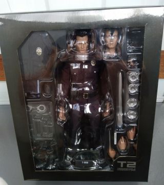 HOT TOYS Movie Masterpiece Terminator 2 Judgment Day: T - 1000 (1/6 scale) 3