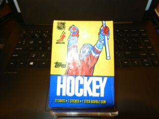 1985 - 86 Topps Hockey Wax Pack (1) And Fresh From Box Wayne Gretzky On Back
