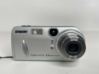 Vintage Sony Cyber Shot Digital Camera 3.  2 Mp,  Mpeg Movie Vx Dsc P72