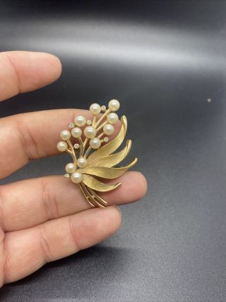 Vintage Gold tone faux pearl rhinestone signed crown Trifari Leaf pin brooch 2