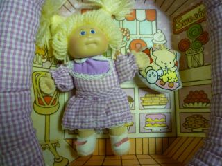 1983 CABBAGE PATCH PIN - UP DOLL,  CANDY JILLY and HER SWEET SHOP by COLECO 3934 2