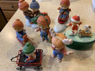 Vintage Enesco Country Cousins Porcelain Wind Up Box And 6 Figures