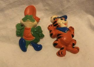 Vintage 1978 Kellogg’s Tony Tiger Honey Smacks Frog 1974 Lassie Magnets Fridge