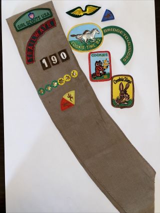 Vintage Brownie Girl Scout Sash W/ Patches & Pins Cookies 79 81 82 Illinois Il